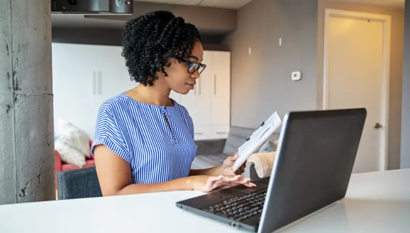To effectively assess talent, managers should prioritize headhunt agencies with specialized industry teams and the strategic ability to provide market-driven advice